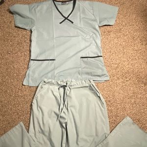 Light green scrubs set xs/xsp